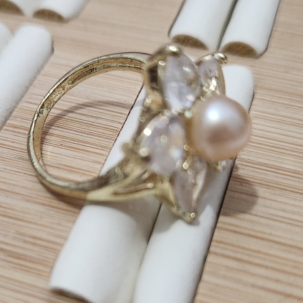 Elegant Gold Pearl and Crystal Ring - Picture 9 of 10